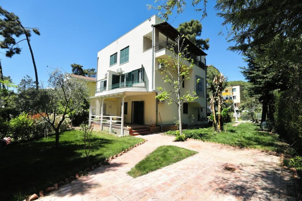 The Pine Grove Holiday home Golem (Tirana)